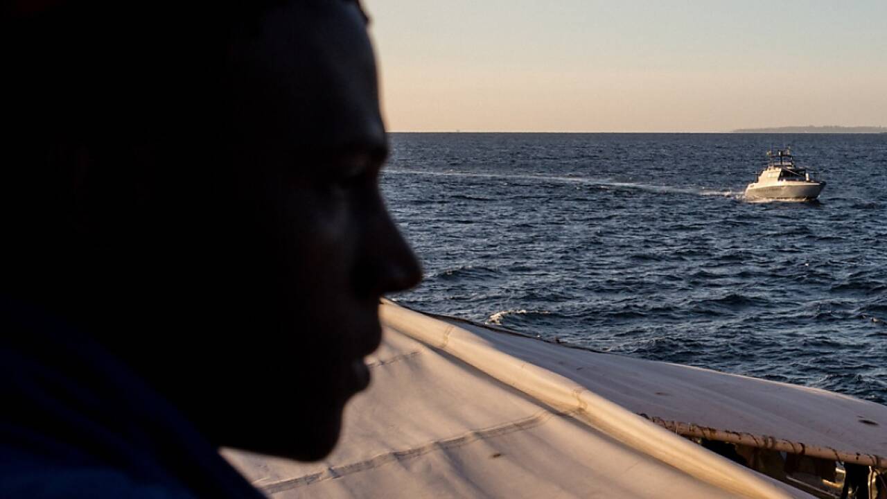 42 erettete warten seit zwölf Tagen auf Landung 