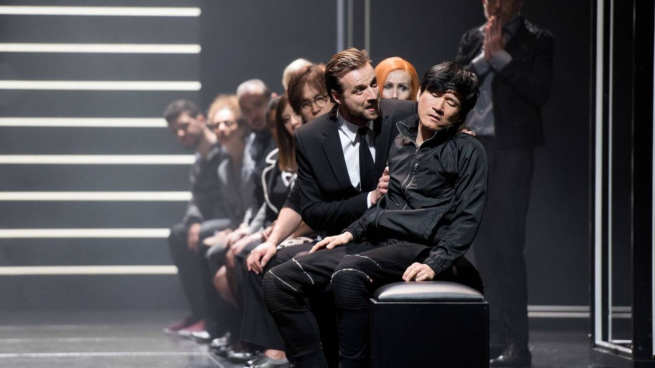 Szene aus der Landestheater-Produktin „Cardillac“.  