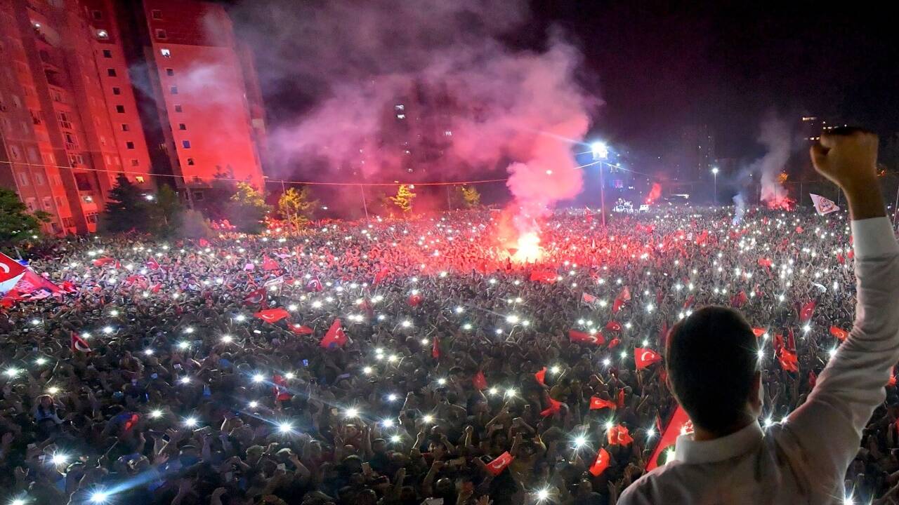 Jubel in Istanbul nach der Bürgermeisterwahl. Jubel in Istanbul nach der Bürgermeisterwahl.
