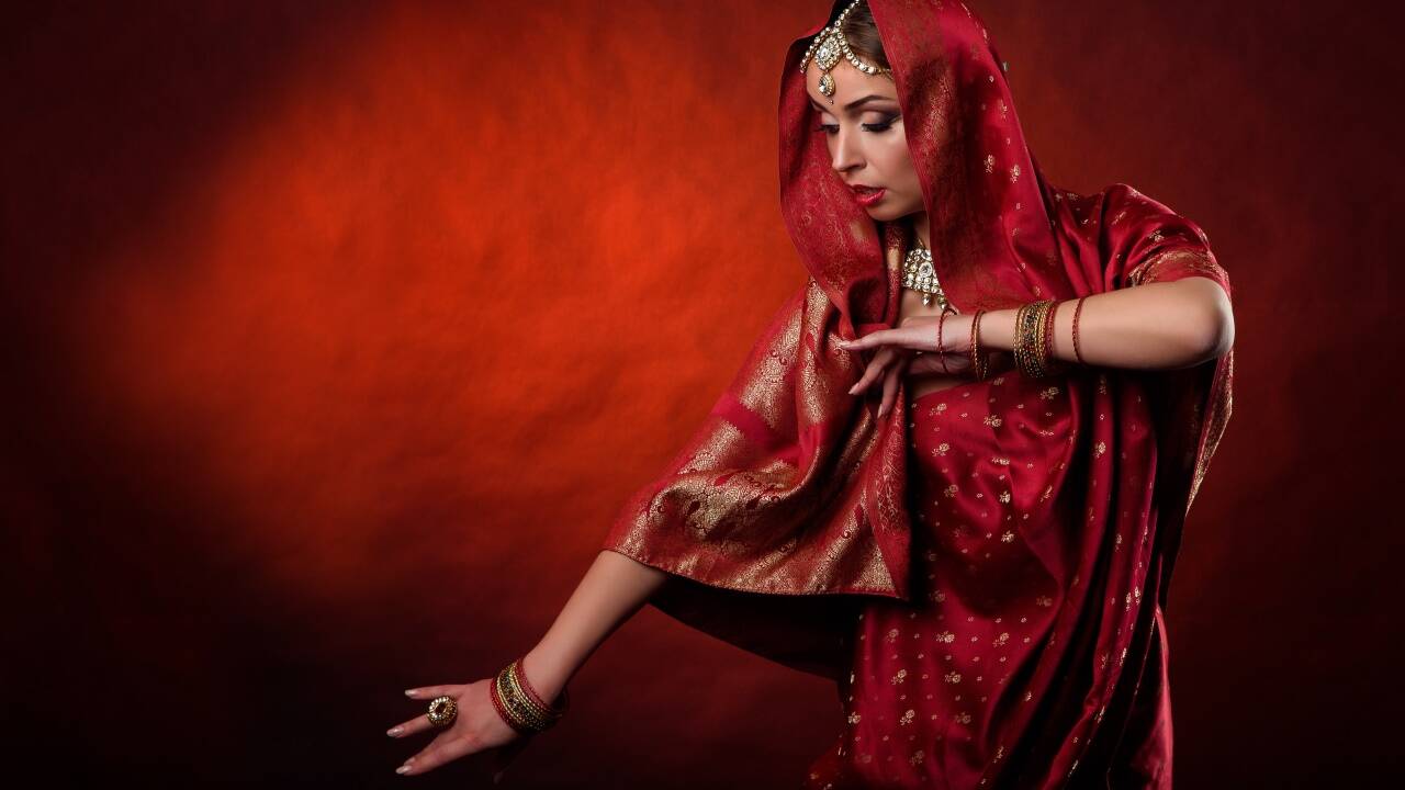 In der Panzerhalle wird am Wochenende im Bollywood-Stil getanzt. In der Panzerhalle wird am Wochenende im Bollywood-Stil getanzt.