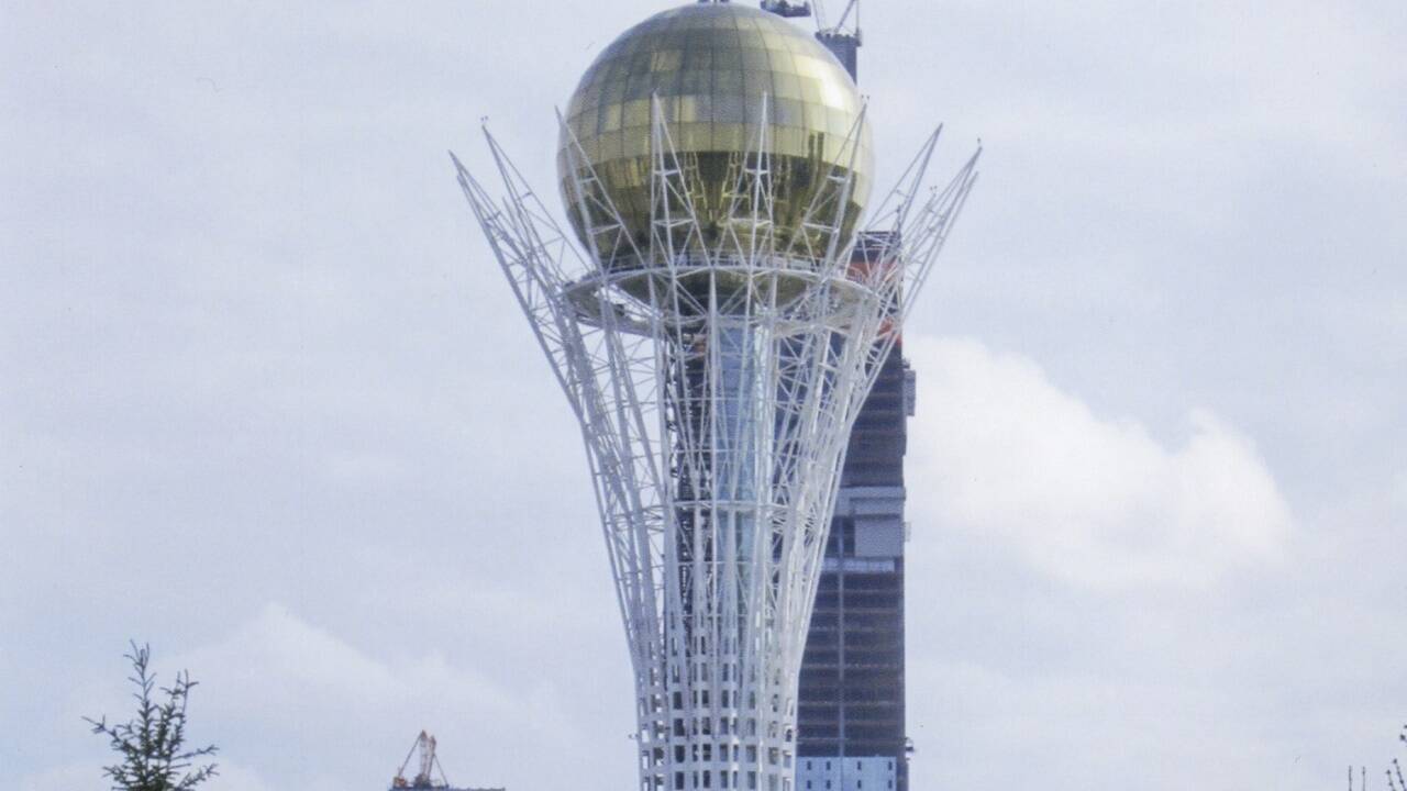 Land im Aufbruch: Aussichtsturm in Nur-Sultan (Astana).  