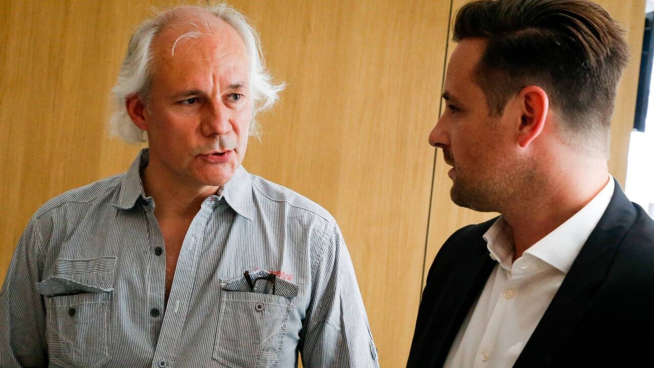 Der beklagte Regisseur Andreas Horvath (li.) und sein Rechtsanwalt Stephan Kliemstein.  