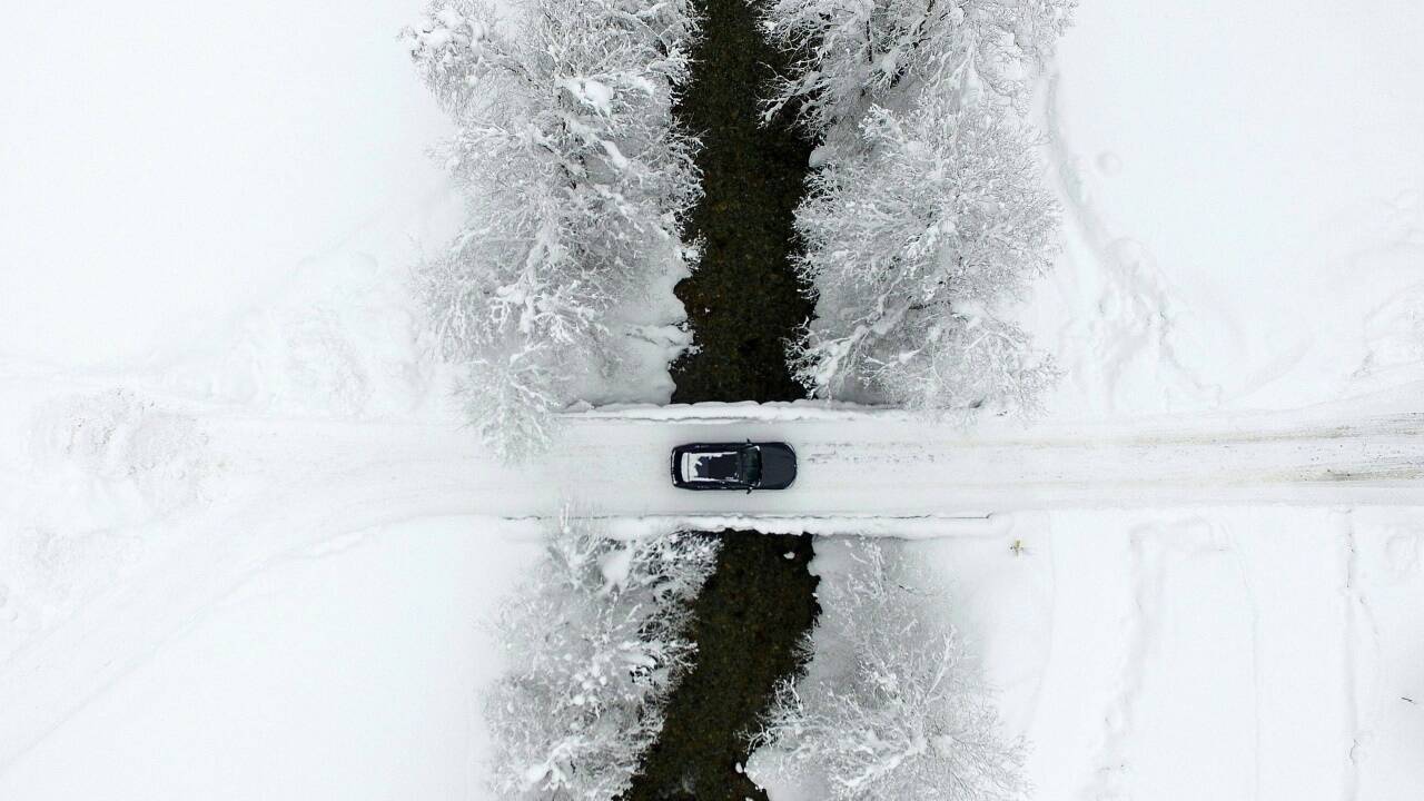 'Verschneit': Kategorie-Sieger Objektiv 2019 in der Kategorie Chronik von Helmut Fohringer. Ein Pkw überquert eine verschneite Brücke aufgenommen am Mittwoch, 9. Jänner 2019, in der Nähe von Untertauern.  