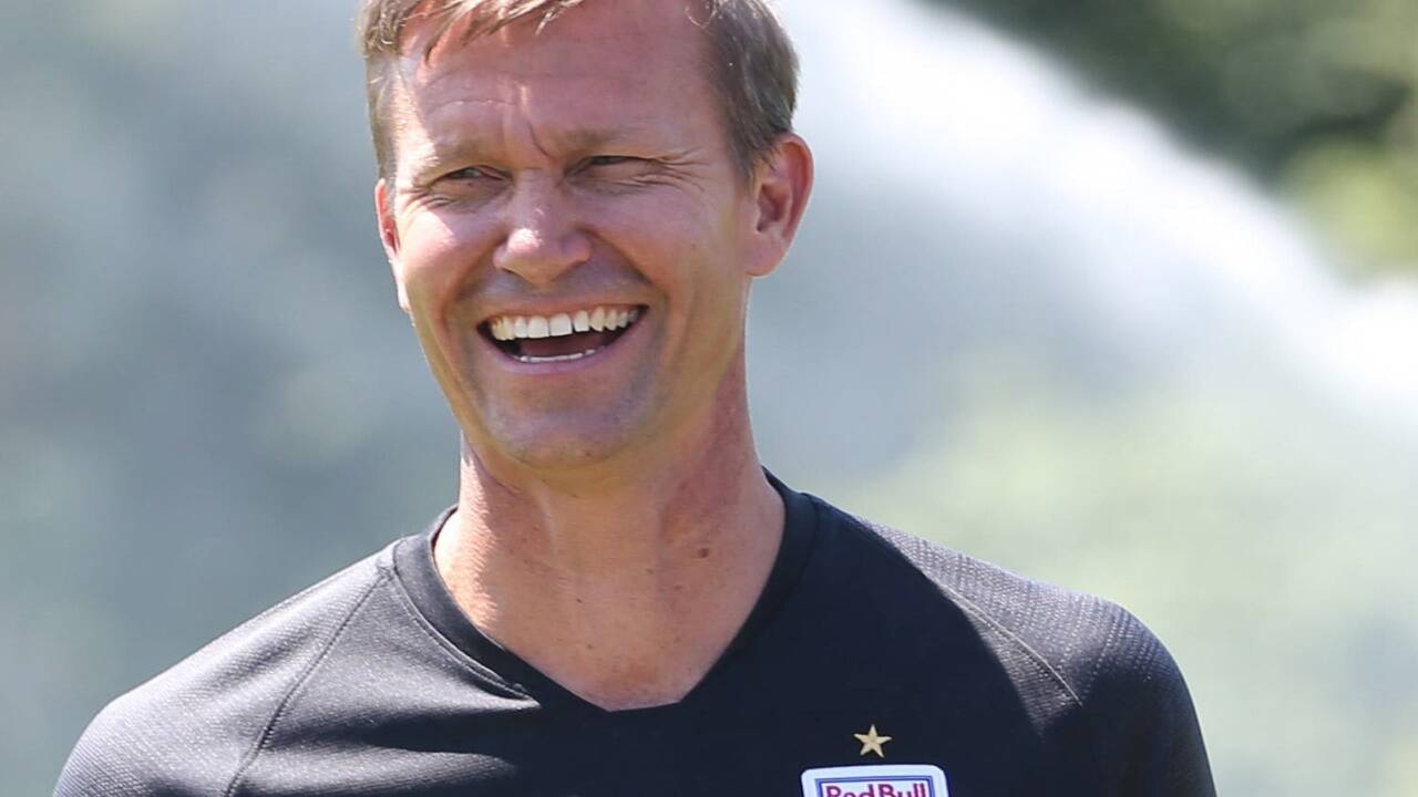 Der neue Bullen-Trainer Jesse Marsch hat bei seiner Arbeit sichtlich Spaß. 