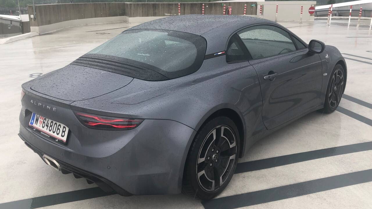 Der Alpine ist um 62.600 Euro erhältlich.  