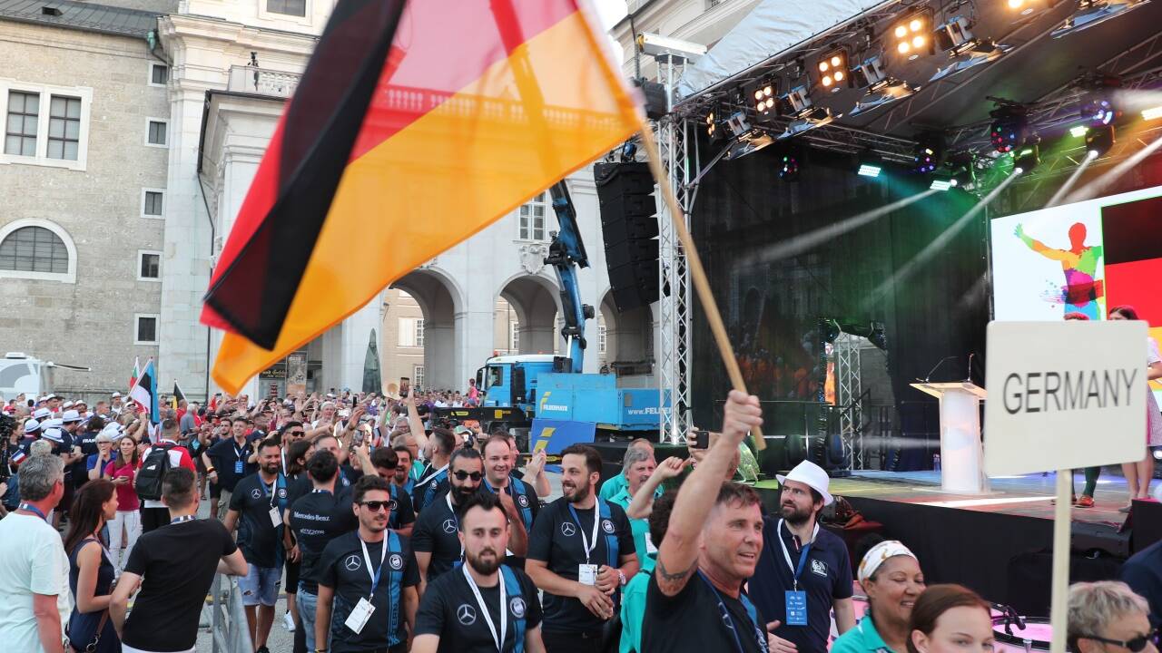 Bis Samstag dauern die Europäischen Betriebssportspiele. Der Einmarsch der deutschen Abordnung wurde besonders bejubelt. 