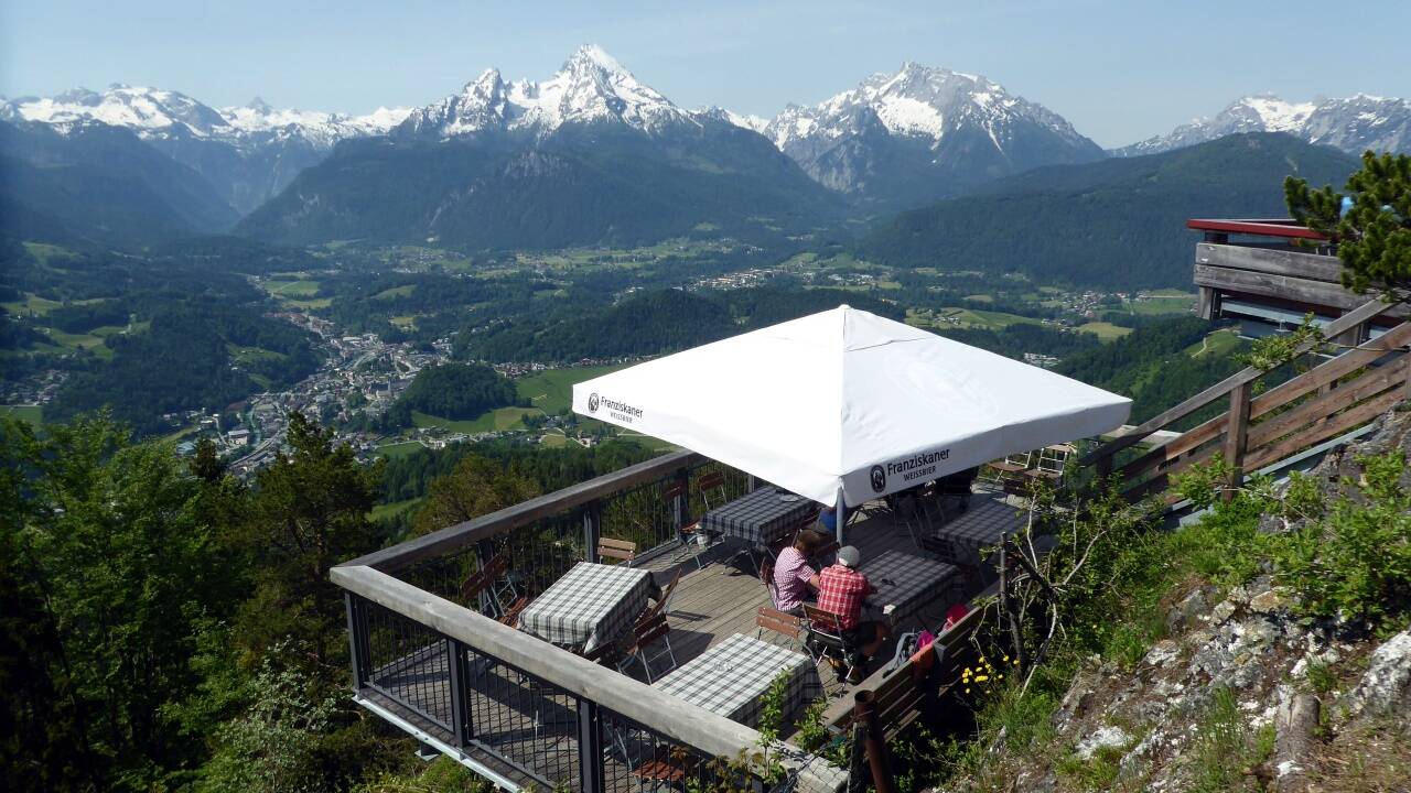 Auf der Kneifelspitze in Augenhöhe mit der Familie Watzmann (Bildmitte).  