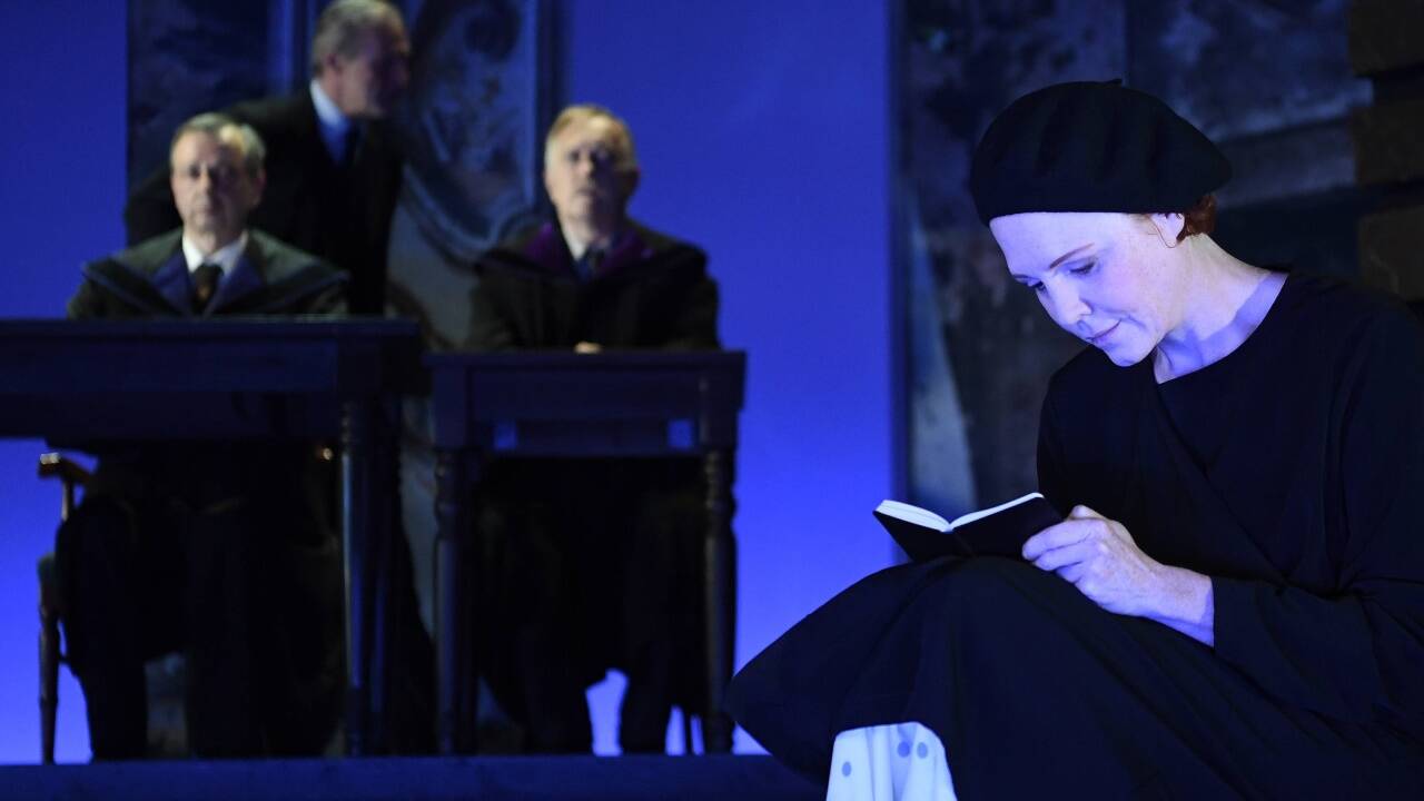 Thomas Kamper (Minister), Joseph Lorenz (Leonidas), Peter Moucka (Hofrat) und Stephanie Dvorak (Vera).  