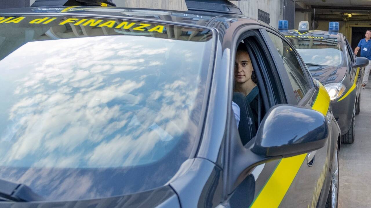 Carola Rackete auf dem Weg zur Einvernahme in Agrigento (Sizilien). Carola Rackete auf dem Weg zur Einvernahme in Agrigento (Sizilien).