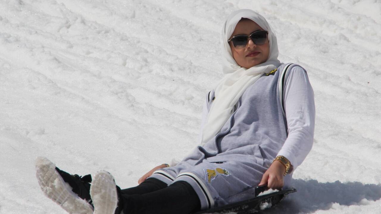 Arabische Touristin beim „Sommer“-Rodeln am Kitzsteinhorn. 