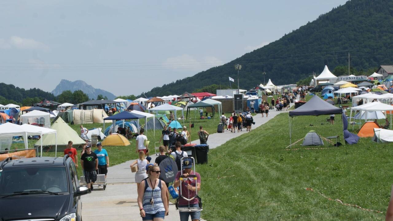 Ab Mittag kamen die ersten Festivalbesucher beim Electric Love an. 