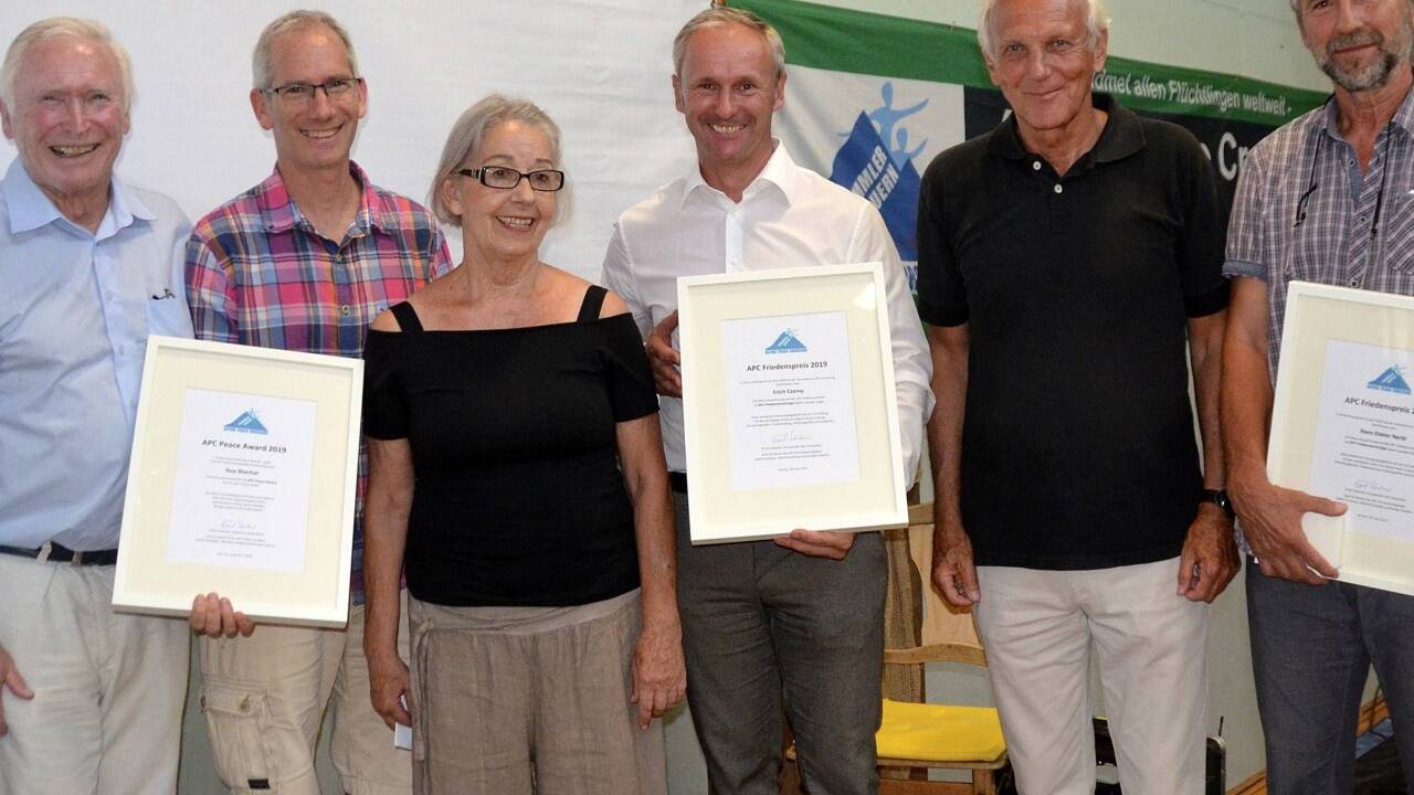 Laudatoren und Preisträger (v. l.): Ernst Löschner, Guy Shachar, Judith Forthuber, Bgm. Erich Czerny, Manfred Schwab und Hans Nerbl.   Bild: E. Simonitsch 