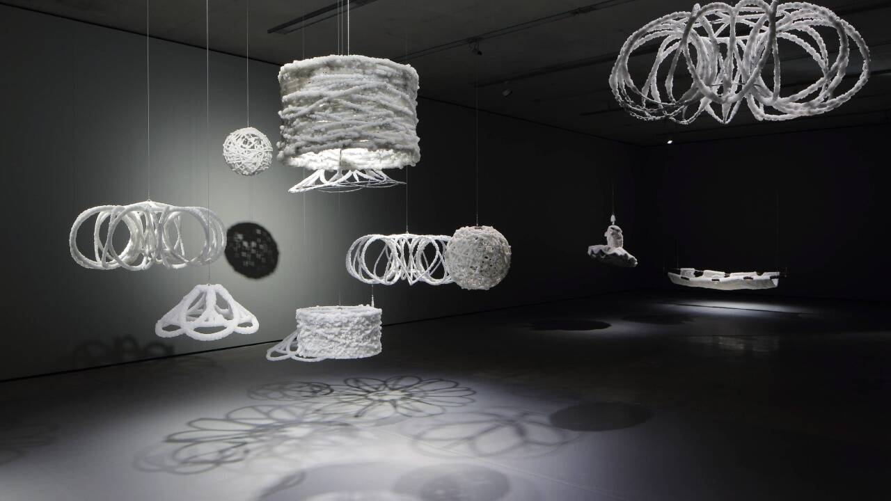 Blicke in die Ausstellung „Salt Years“ von Sigalit Landau. 