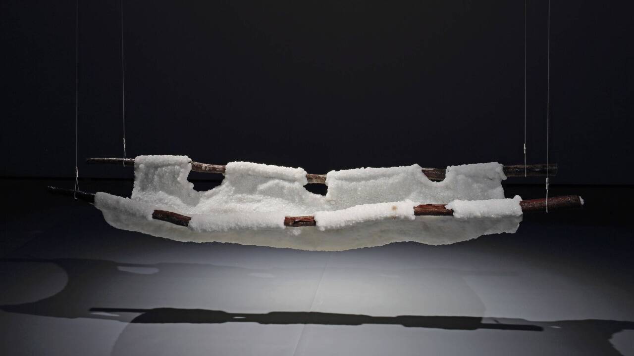 Blicke in die Ausstellung „Salt Years“ von Sigalit Landau. 