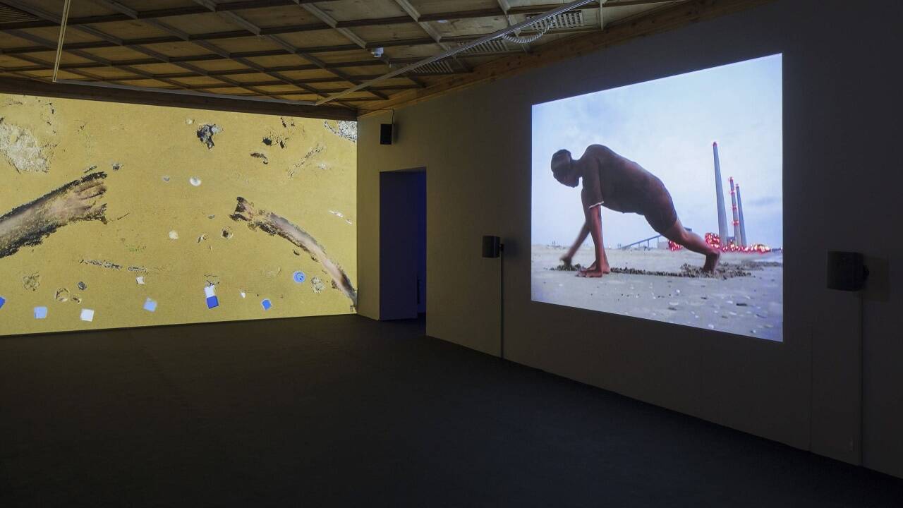 Blicke in die Ausstellung „Salt Years“ von Sigalit Landau. 