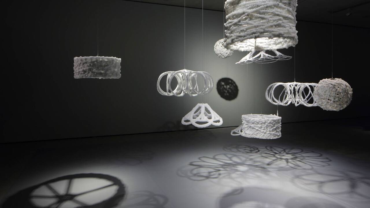 Blicke in die Ausstellung „Salt Years“ von Sigalit Landau. 