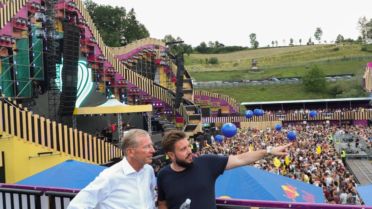 Im Bild Landeshauptmann Wilfried Haslauer mit Veranstalter Manuel Reifenauer 