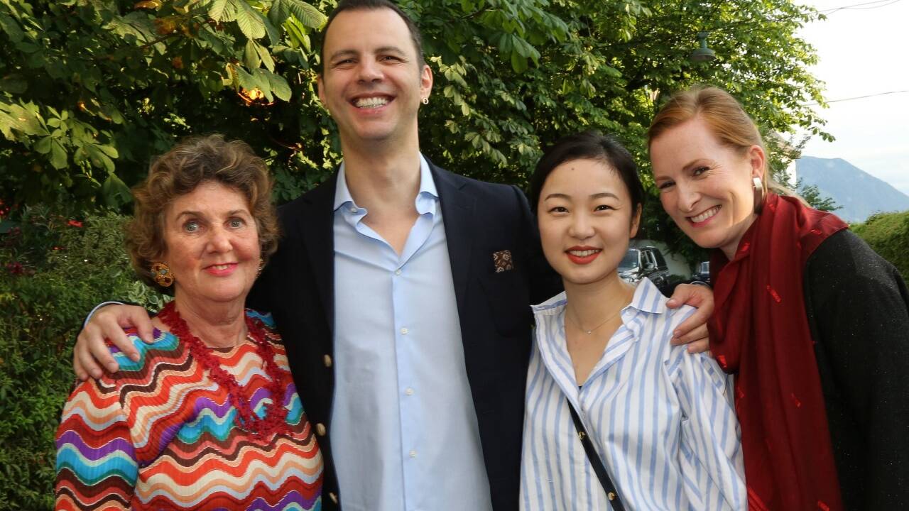 Festspielpräsidentin Helga Rabl-Stadler mit der „Idomeneo“-Besetzung: Dirigent Teodor Currentzis, „Ilia„ Ying Fang und „Idamante“ Paula Murrihy. 