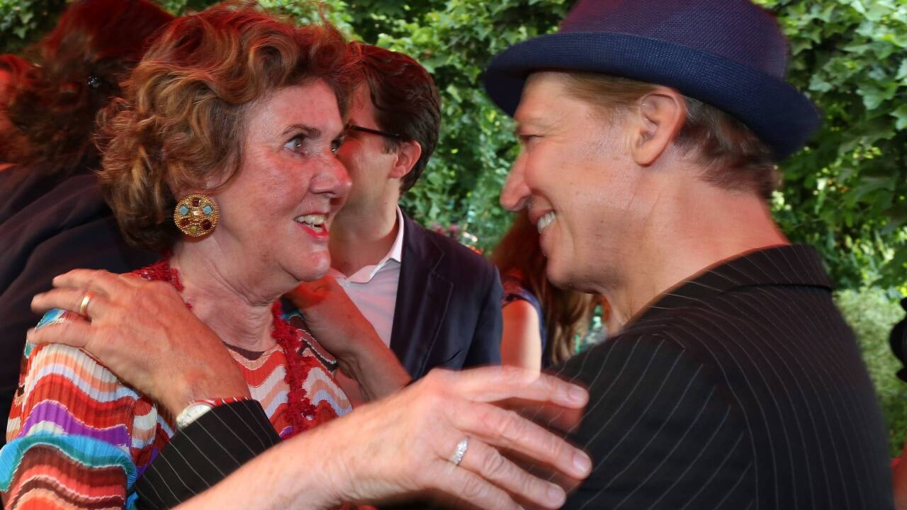 Sichtlich erfreut, Jedermann Tobias Moretti zu sehen: Festspiel-Präsidentin Helga Rabl-Stadler. 