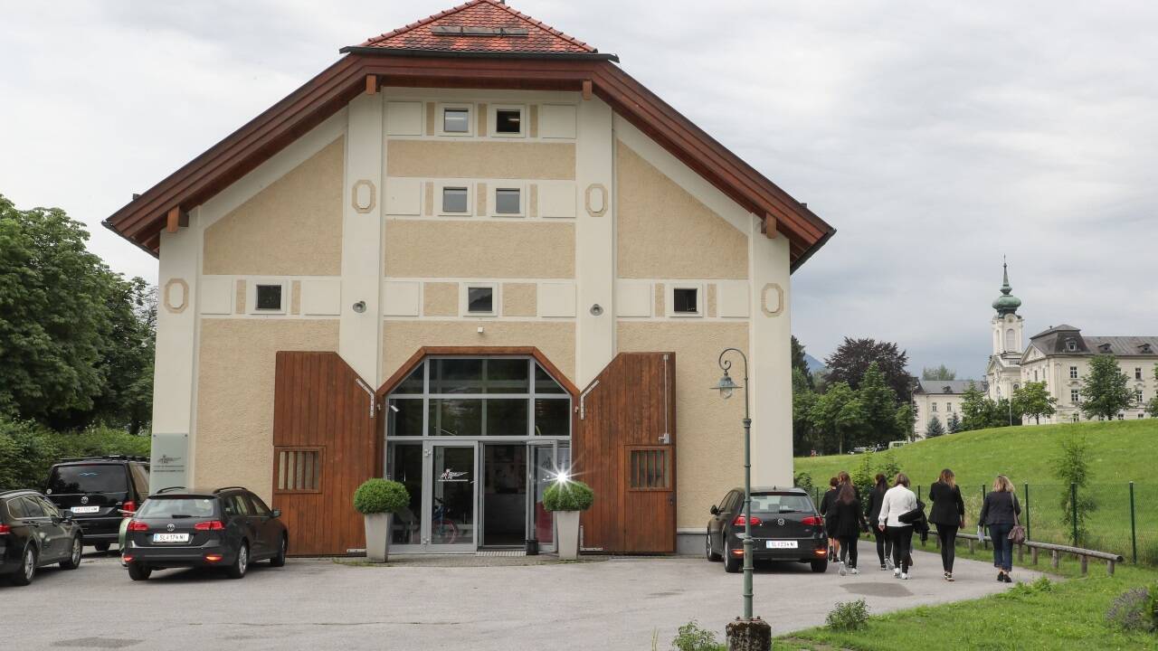 Am Fuß des Krauthügels in Salzburg, in einem ehemaligen Heustadel des Stifts St. Peter, ist das junge Reisebüro eingezogen.  