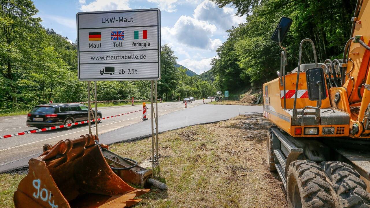 Vor wenigen Tagen wurde beim Grenzübergang Hangendenstein (Gemeinde Grödig) eigens ein Umkehrplatz asphaltiert. 