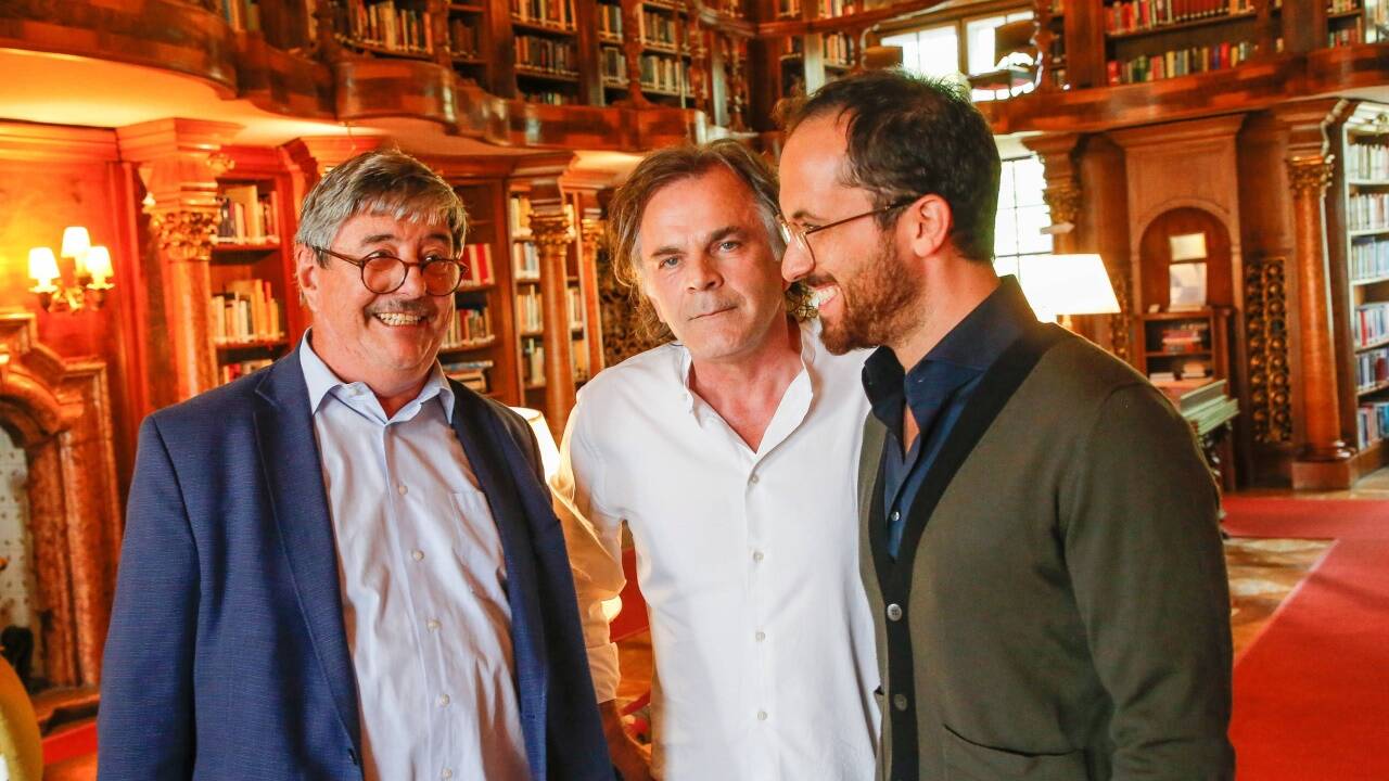 Intendant Markus Hinterhäuser, Pianist Igor Levit und SN-Kulturredakteur Karl Harb im Gespräch auf Schloss Leopoldskron. 