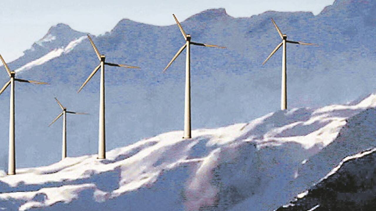 Fünf Windräder auf 2100 Meter Höhe – so wie hier in dieser Visualisierung– sah das Projekt der Salzburg AG vor. 