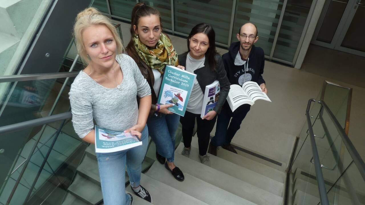 Sie klagen über die nächsten Hürden beim Lehramtsstudium: die Studentenvertreter Martina Windsperger, Juliana Naglmayr, Tamara Gavric und Maximilian Wagner.  