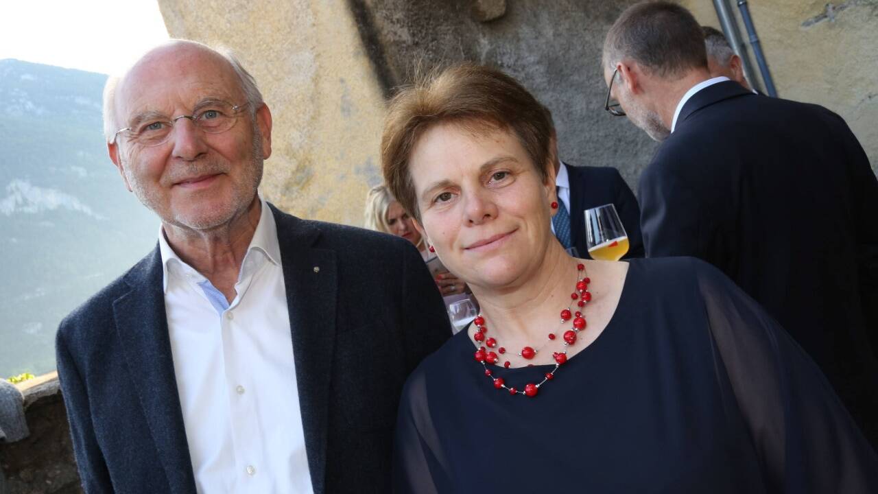 Hemma Ebner, die Leiterin des Burgmuseums Golling mit dem Gründer des Museums, Erich Urbanek. 