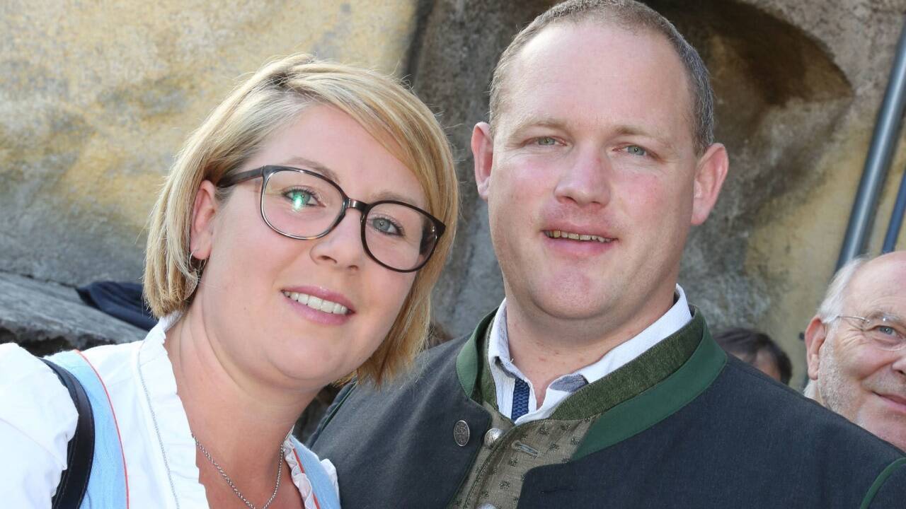 Stolz auf die Burg und ihre Festspiele: Bürgermeister Peter Harlander und dessen Ehefrau Claudia Harlander 