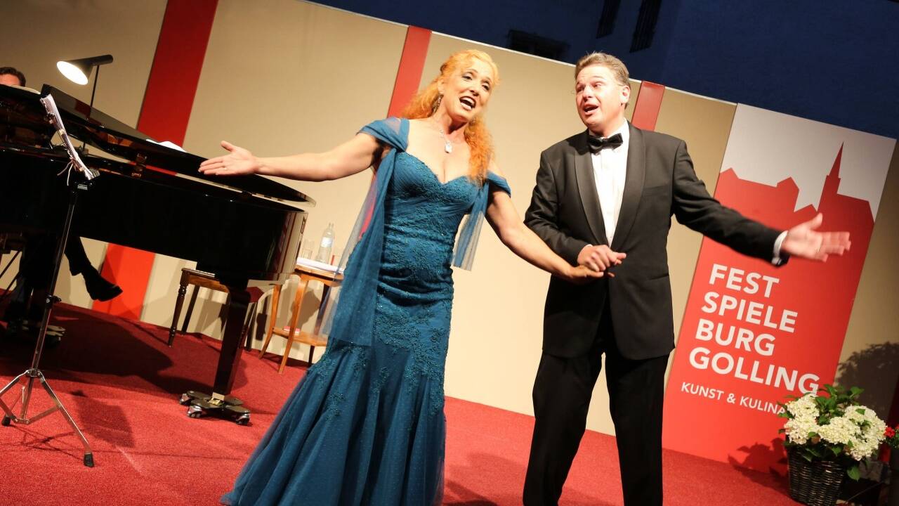 Brachten Boradway-Stimmung auf die Burg Golling: Horst Hubmann, Alexandra Reinprecht. 