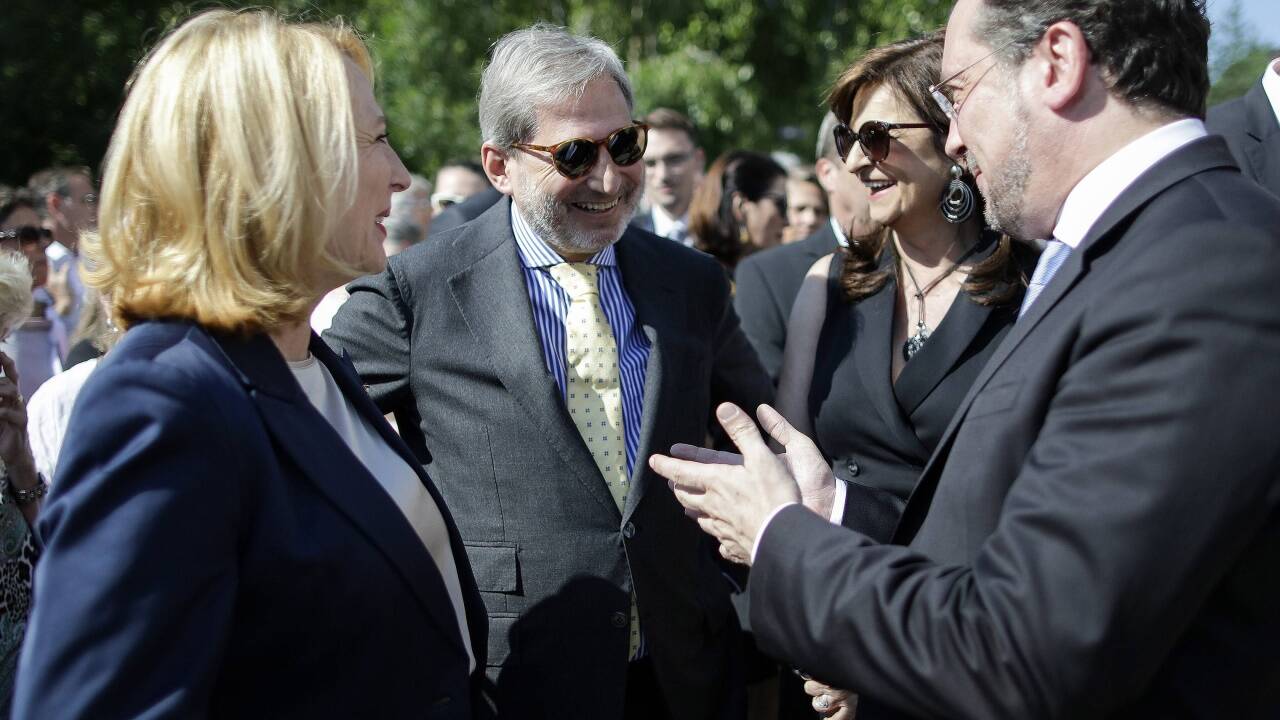 Die Zweite Nationalratspräsidentin Doris Bures, EU-Kommissar Johannes Hahn und seine Lebensgefährtin Wüstenrot-Chefin Susanne Riess-Passer sowie Kulturminister Alexander Schallenberg.  