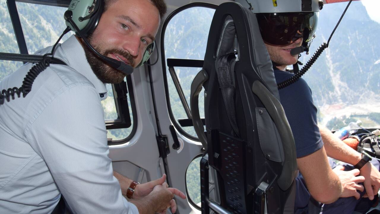 Erkundungsflug zu Ausfahrtssperren A10 mit Landesrat Stefan Schnöll und Flight Operator Christoph Lindenthaler. 