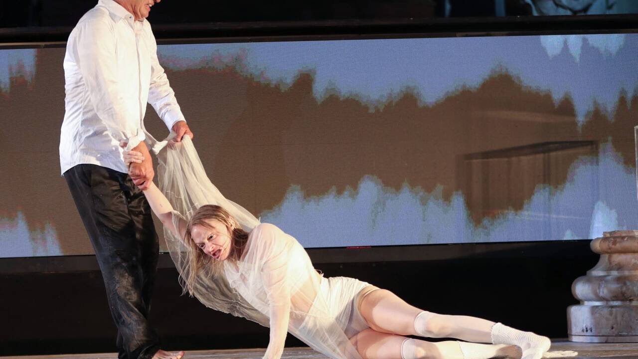 Tobias Moretti (Jedermann) und Mavie Hörbiger (Gute Werke). 