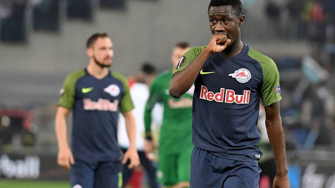 Salzburgs Mittelfeldstratege überlegt. Diadie Samassekou hat sich noch nicht entschieden, wo seine Zukunft liegen wird.  