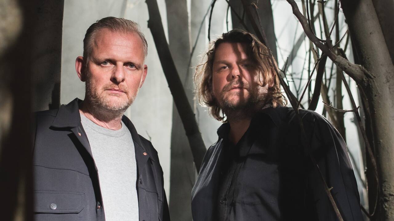 Regisseur Thomas Ostermeier (links) und Dramaturg Florian Borchmeyer im Berliner Wald. 