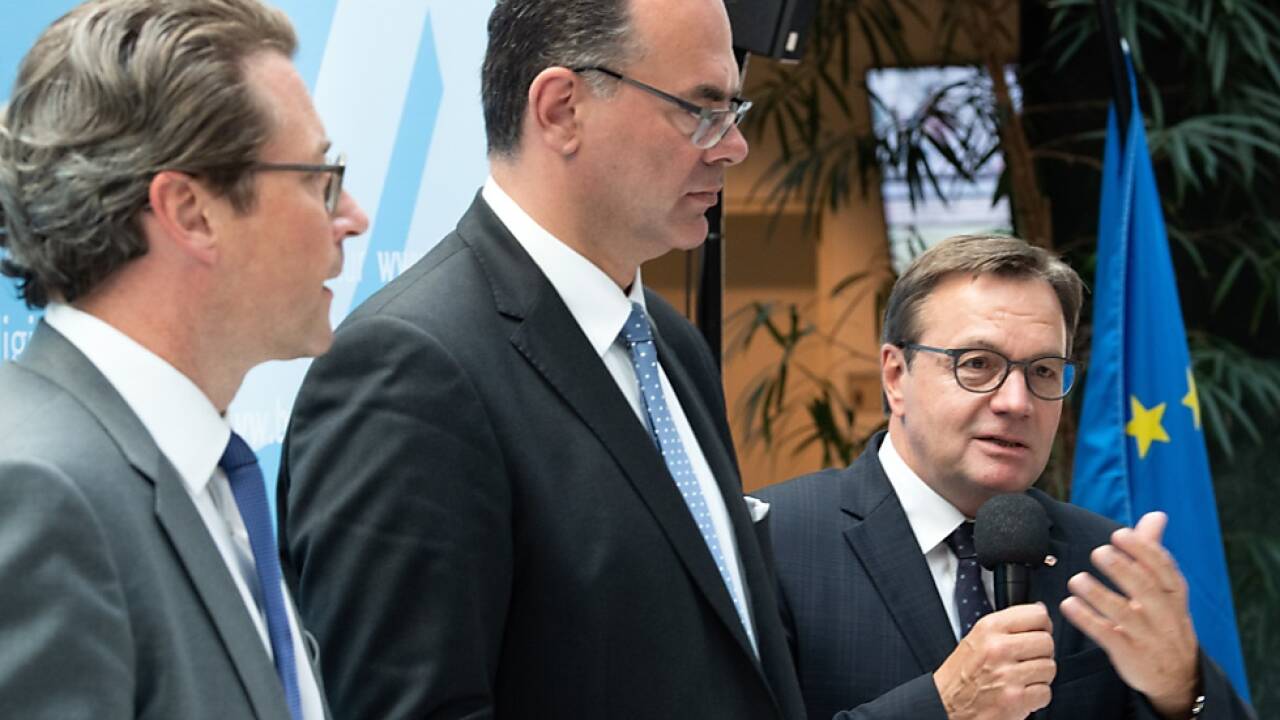 Scheuer, Reichhardt und Platter bei einer gemeinsamen Pressekonferenz Scheuer, Reichhardt und Platter bei einer gemeinsamen Pressekonferenz