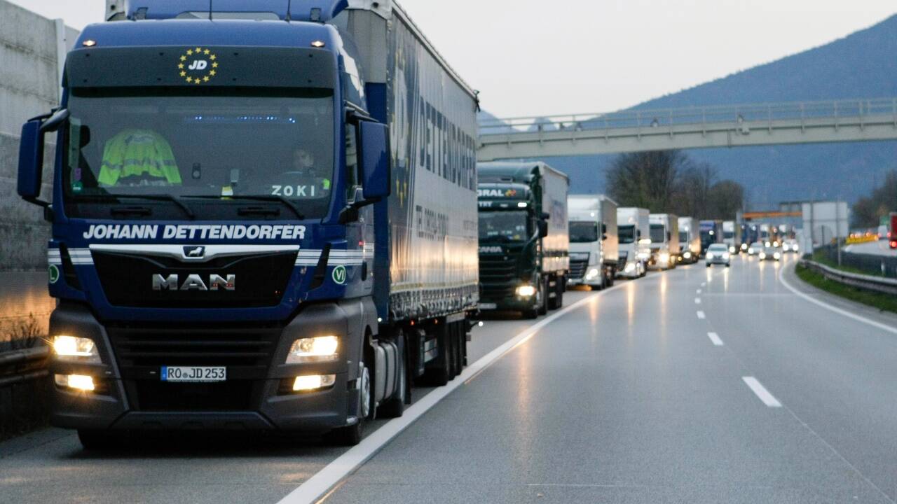 Die Lkw-Blockabfertigung auf der Inntalautobahn erzürnt in Deutschland Frächter und Politiker. 