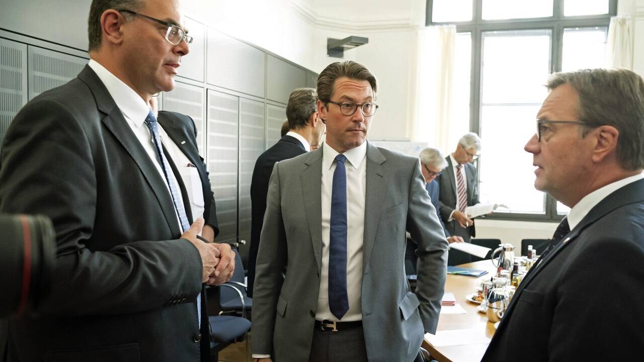 Die Verkehrsminister Andreas Reichhardt und Andreas Scheuer mit dem Tiroler Landeshauptmann Günther Platter (von links).  