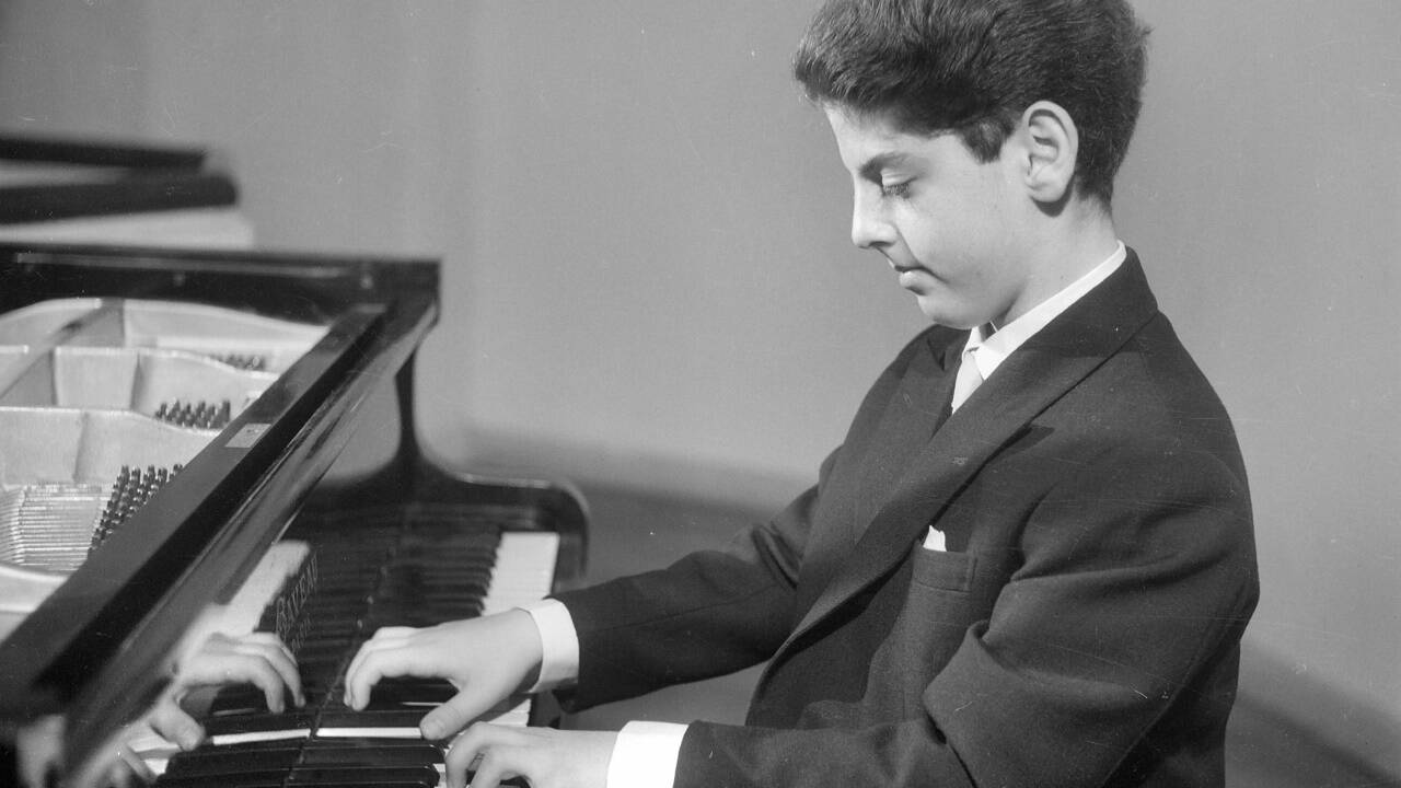 Wunderkind anno 1955: Der damals zwölfjährige Daniel Barenboim. Wunderkind anno 1955: Der damals zwölfjährige Daniel Barenboim.