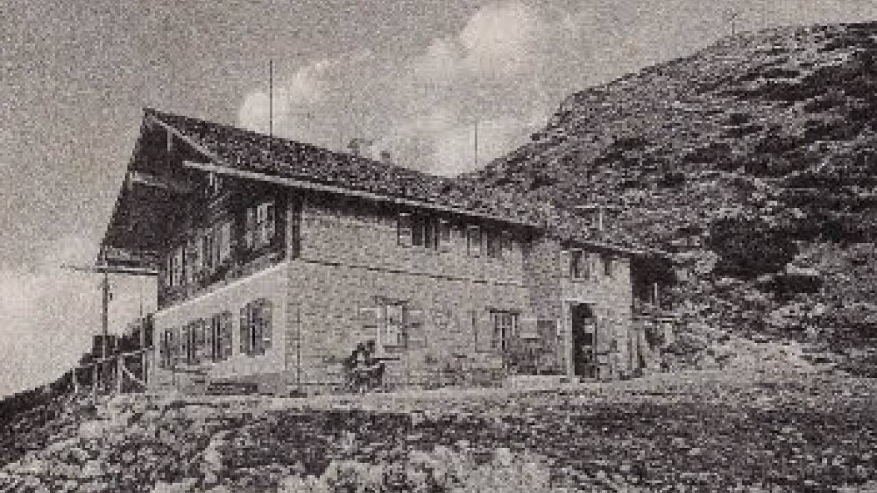 Das Zeppezauerhaus um 1920. 