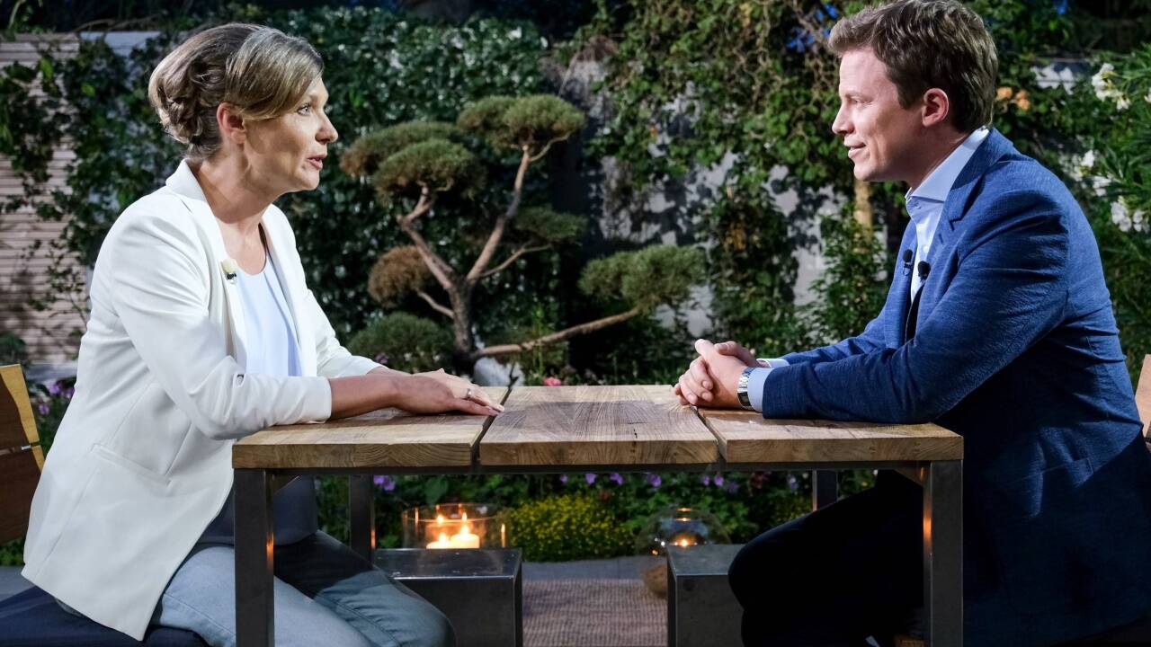 ORF-„Sommergespräch“: JETZT-Parteichefin Maria Stern bei Tobias Pötzelsberger. 