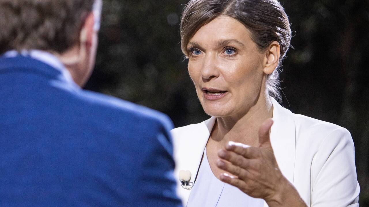 ORF-„Sommergespräch“: JETZT-Parteichefin Maria Stern bei Tobias Pötzelsberger. 