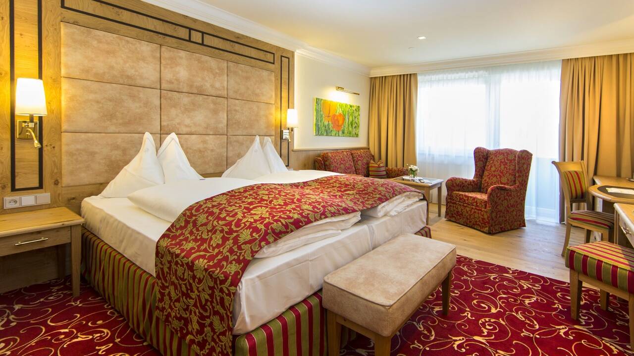 In diesen Luxuszimmern im Hubertushof tanken die Stars von Real Madrid nach dem Flug Kraft. 