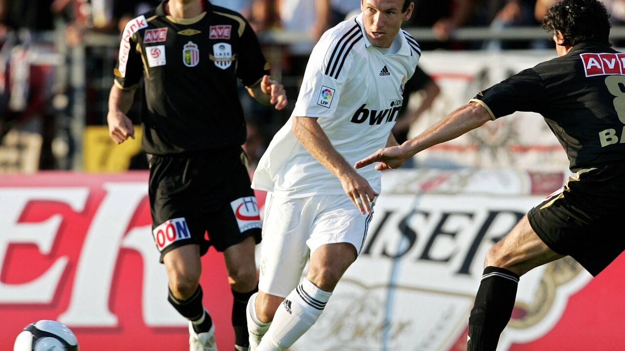 Arjen Robben als Geburtstagsgeschenk: Der LASK (Florian Klein, Michael Baur) gönnte sich ein Real-Gastspiel 2008 zum 100er.   Arjen Robben als Geburtstagsgeschenk: Der LASK (Florian Klein, Michael Baur) gönnte sich ein Real-Gastspiel 2008 zum 100er.