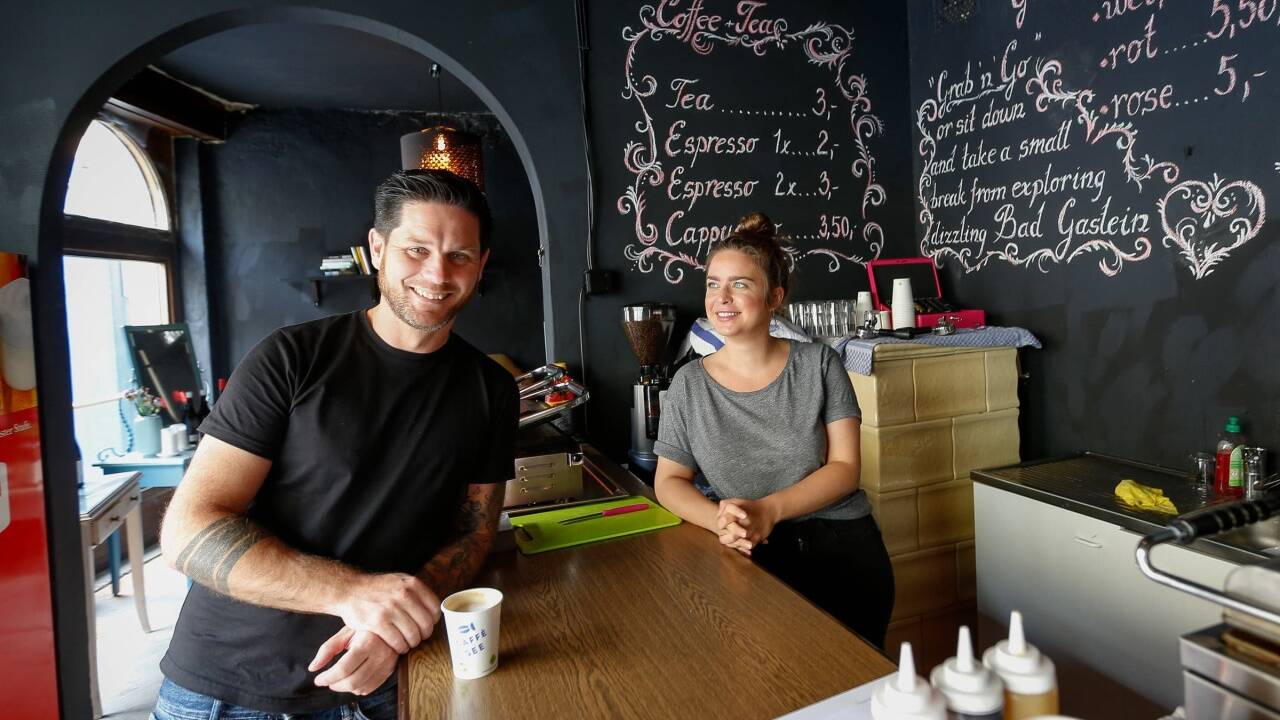 Emmanuel Rosier und Mitarbeiterin Sophie Pesendorfer im neuen Lokal Das Juwel 
