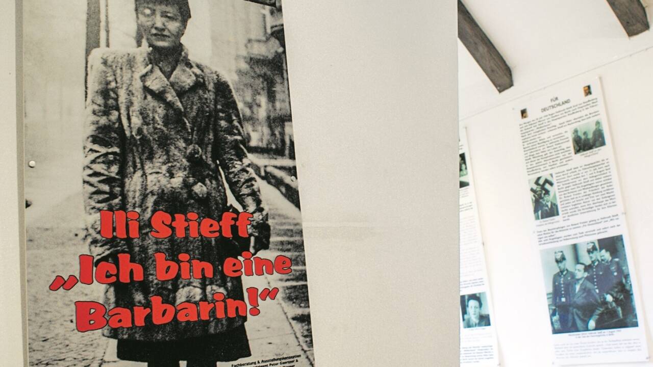 Hellmuth Stieff wurde nach einem gescheiterten Attentat erhängt. Auf dem Bild sieht man seine Frau Ili am Tag der Hinrichtung in Berlin. Archiv Iglhauser 