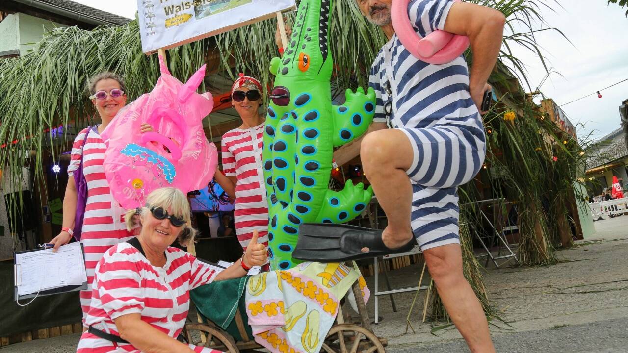 Die Walser „Trockenschwimmer“ sammelten Unterschriften für einen Badeteich: Karin Brandstetter, Johanna Batra, Inge Jindra und Ernst Offner. 