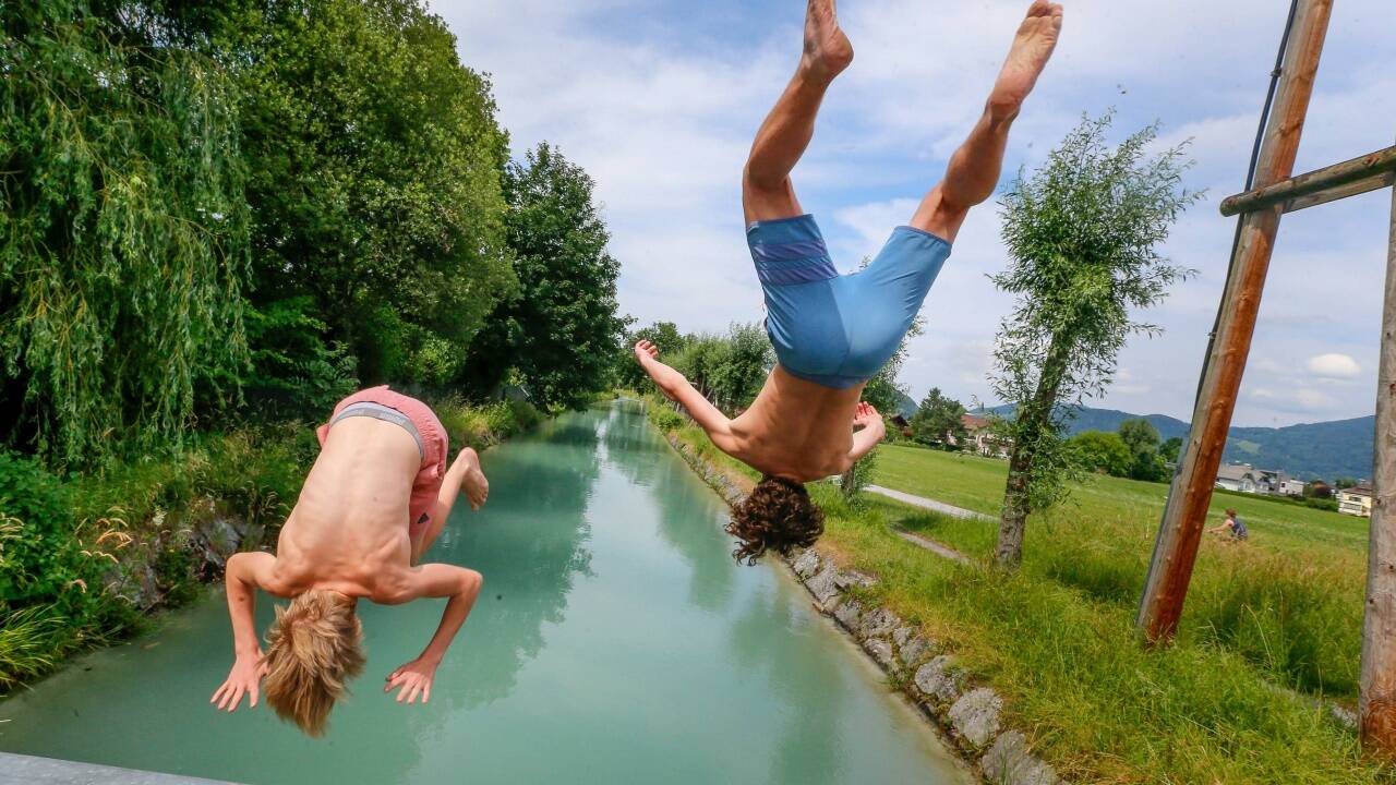 Abkühlung bietet in Salzburg etwa der Almkanal. Abkühlung bietet in Salzburg etwa der Almkanal.