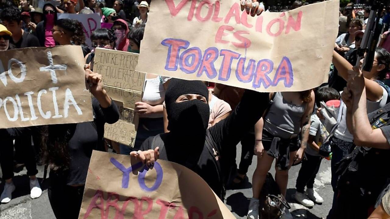 Hunderte protestierten gegen die Gewalt an Frauen 